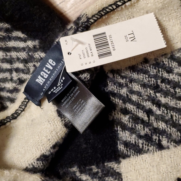 Anthropologie Plaid Fringe Wrap - Picture 12 of 12